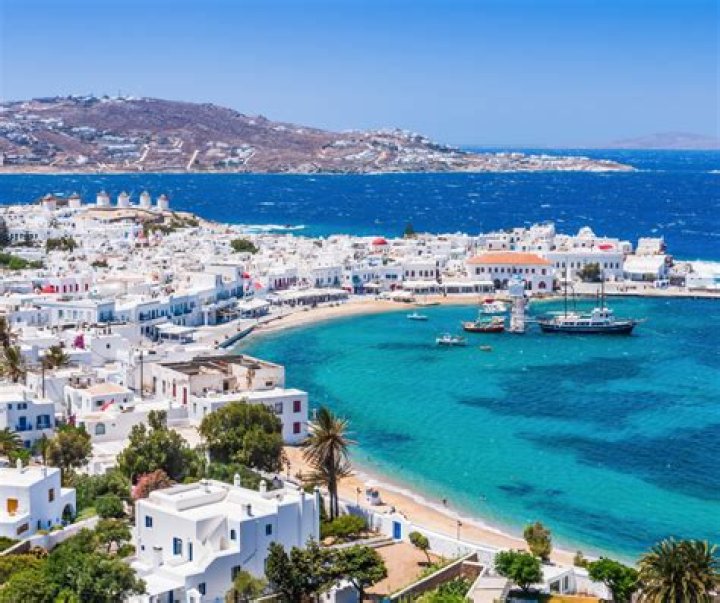 See PDA In Mykonos – Hollywood Life