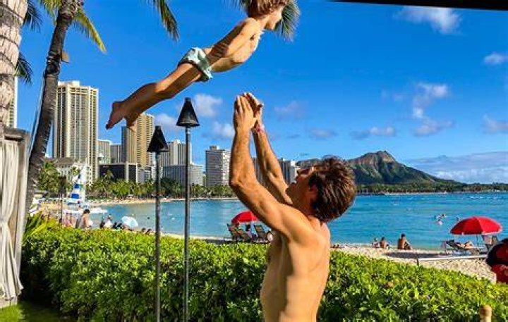 See Photos From Her Hawaii Memorial – Hollywood Life