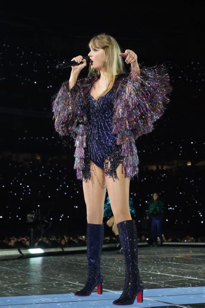 See Photos Of Her On-Stage Outfits – Hollywood Life
