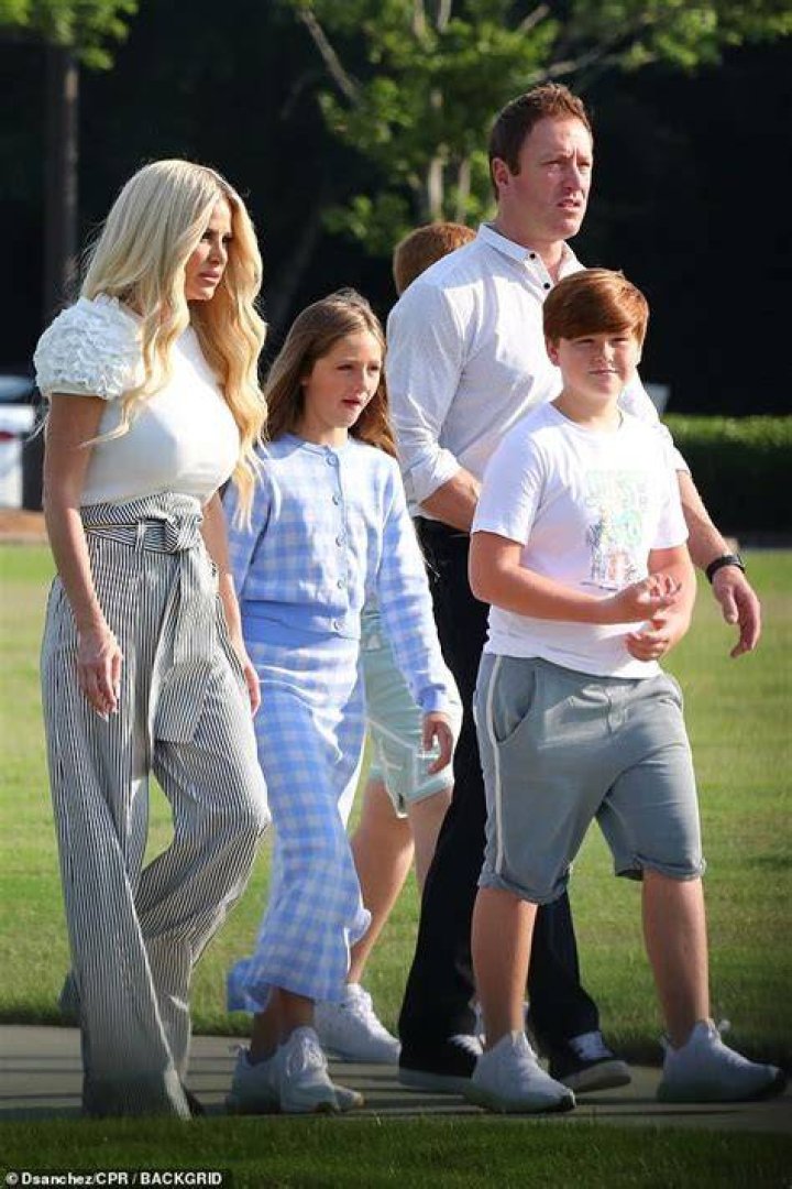 See Photos Of Kim Zolciak & Her Family – Hollywood Life