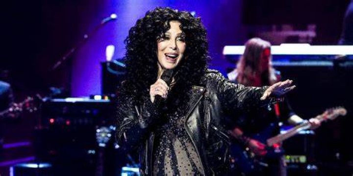 See Photos Of The Irish Singer – Hollywood Life