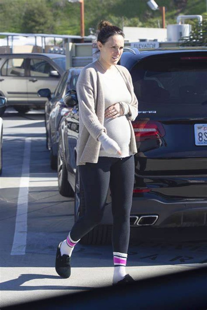 See Pics Of Her Baby Bump – Hollywood Life