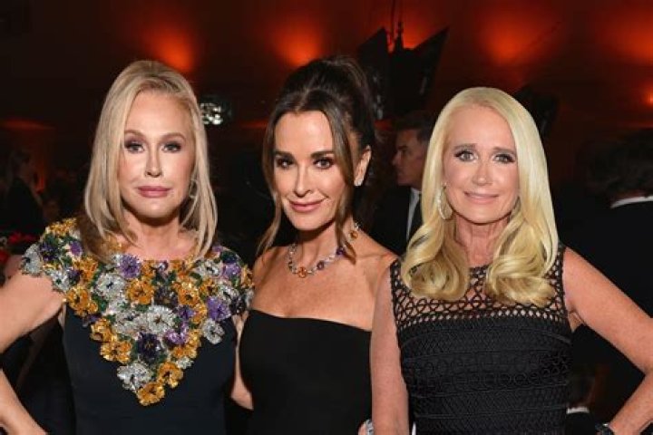See The Sisters Rocking The Sexy Trend – Hollywood Life