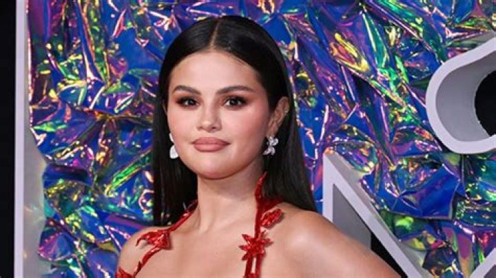 Selena Gomez Dating Status Revealed After Saying She’s Single: Report – Hollywood Life