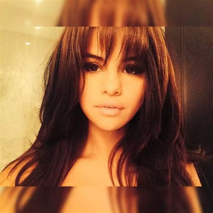 Selena Gomez Debuts New Bangs & Hair Extensions In Sexy TikTok Transformation