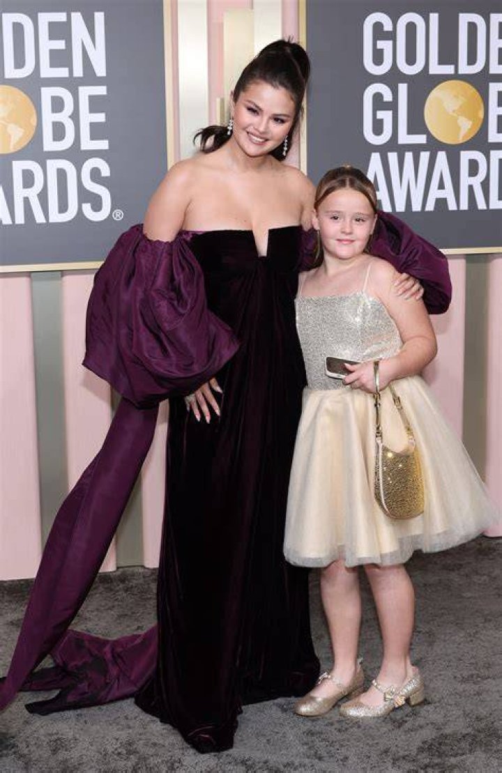 Selena Gomez & Francia Raisa Reunite For Dinner With Sel’s Little Sister Gracie, 10