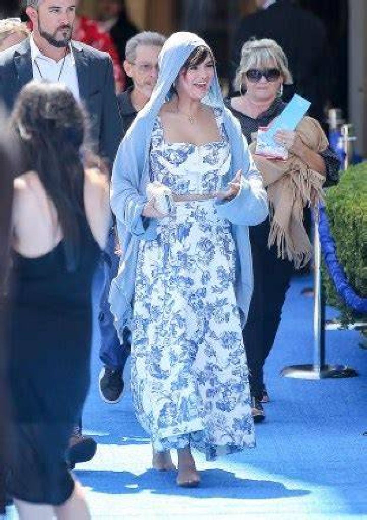 Selena Gomez Goes Barefoot At Movie Premiere & Proves She Struggles In Heels Just Like Us — Pics