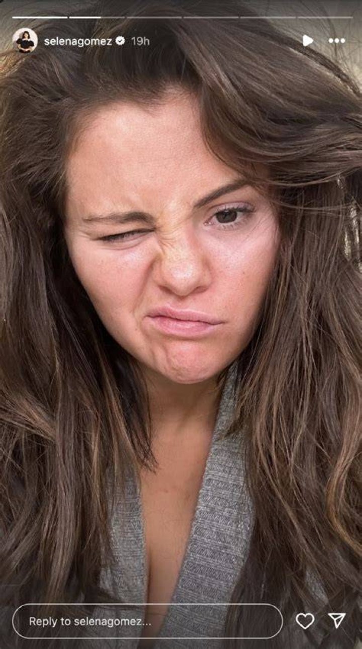 Selena Gomez Goes Makeup-Free & Shows Off Natural Hair While Signing Copies Of New Album ‘Rare’ 