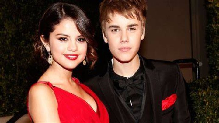 Selena Gomez & Justin Bieber Back Together — JB Wins Her Back For The Holidays – Hollywood Life
