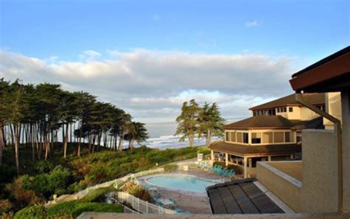 Selena Gomez & Justin Bieber Stay At Seascape Beach Resort