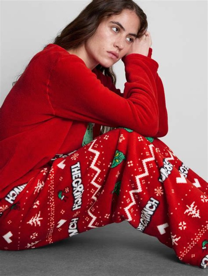 Selena Gomez Rocks Cozy Fleece PJs & Celebrates A White Christmas Ahead Of Album Release