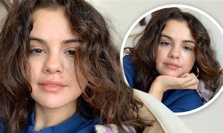 Selena Gomez Rocks Natural Curly Hair Rocking Rare Beauty Look: Pics – Hollywood Life