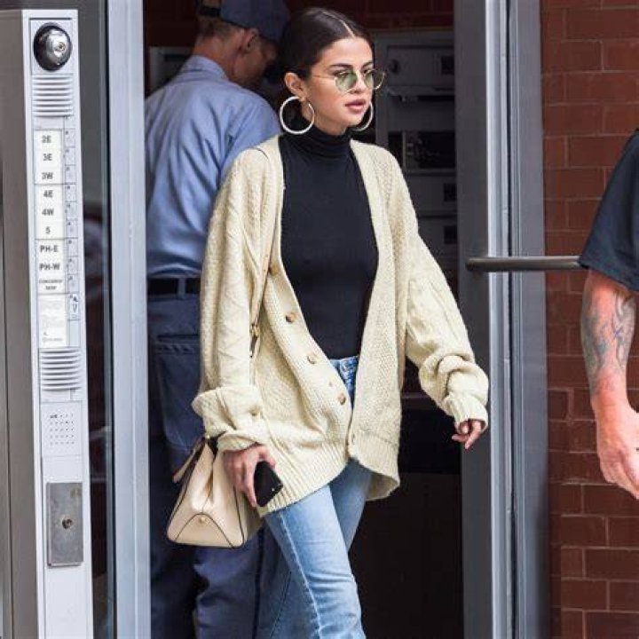 Selena Gomez’s Fall 2017 Style — See Her Casual Outfits