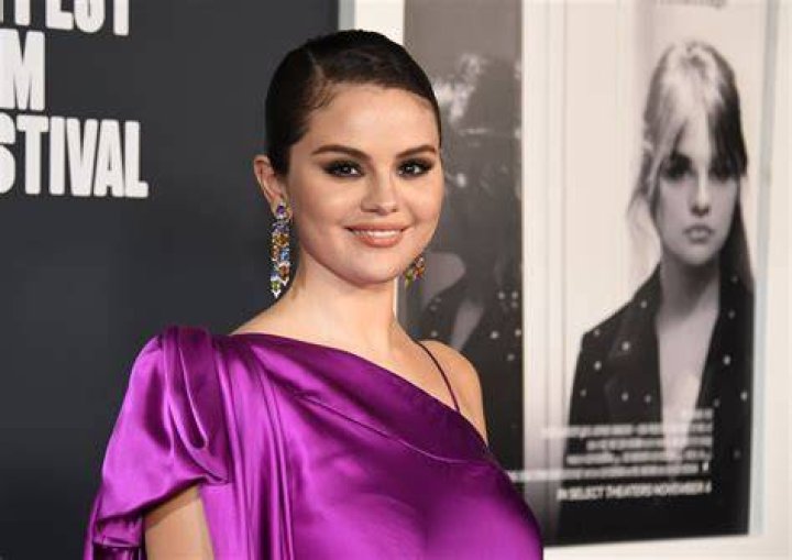 Selena Gomez’s Jumpsuit — Get The Look & SHOP Our Picks – Hollywood Life