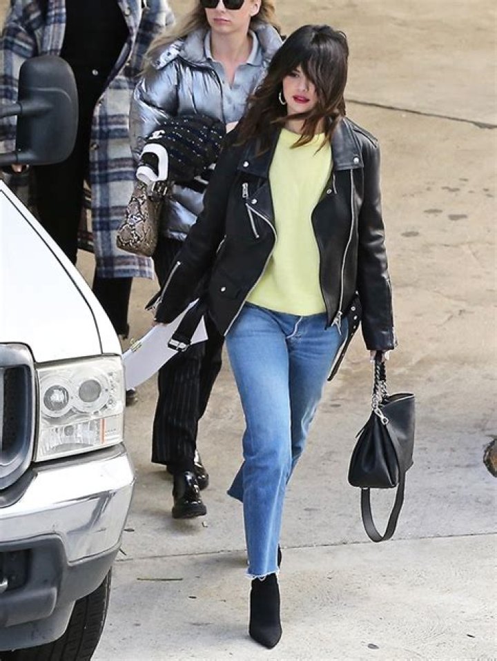 Selena Gomez’s Leather Jacket & Bangs – Pics – Hollywood Life