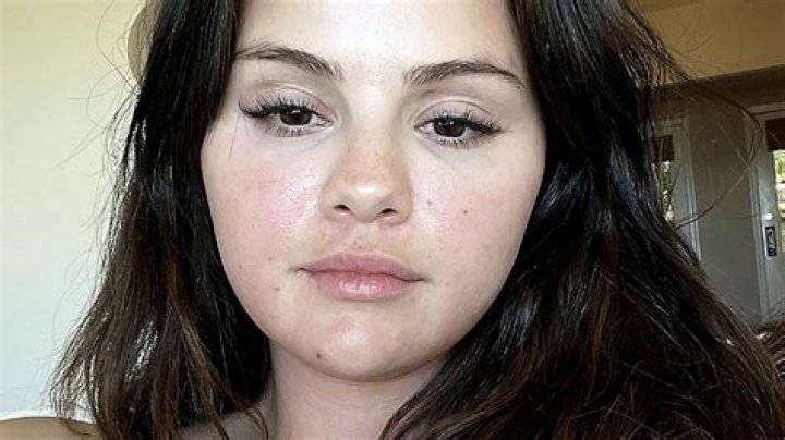 Selena Gomez Shows Off Her Bangs & Natural Hair While Begging Fans To Vote On Election Day — Watch