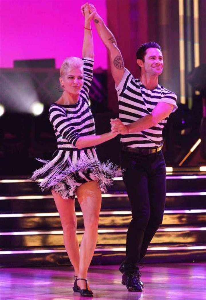 Selma Blair Says She Fainted Before Rehearsal For ‘DWTS’: ‘I Pass Out A Lot’