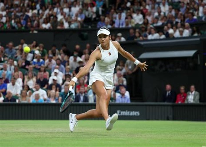 Serena Williams Withdraws From Wimbledon In Tears After Suffering A Leg Injury — Watch