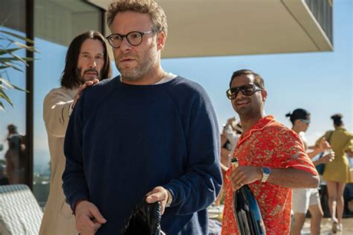 Seth Rogen On Set Of ‘Pam & Tommy’ – See Pics – Hollywood Life