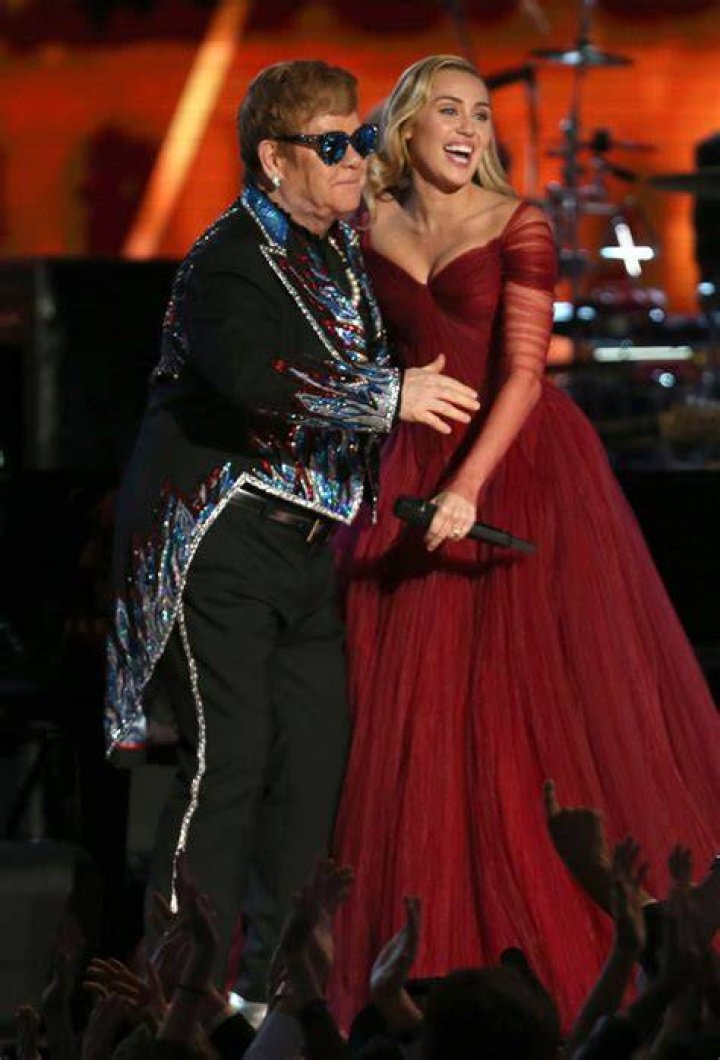 Sexiest Grammy Performance Looks – Pics