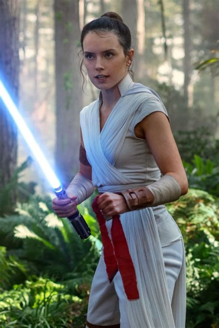 Sexiest ‘Star Wars’ Stars Of All Time — Daisy Ridley & More – Hollywood Life