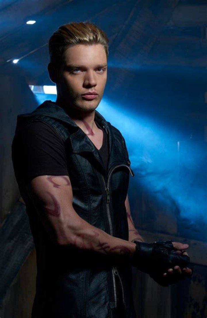 ‘Shadowhunters’: Dominic Sherwood & More Choose Their Perfect Weapon Just Like Clary — Watch
