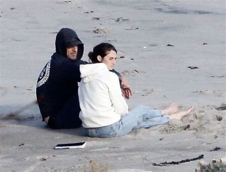 Shailene Woodley & Aaron Rodgers Cuddle On Beach In Malibu – Hollywood Life
