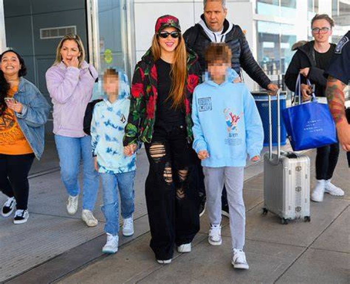Shakira & Her Sons Milan & Sasha Arrive At JFK In New York: Photos – Hollywood Life