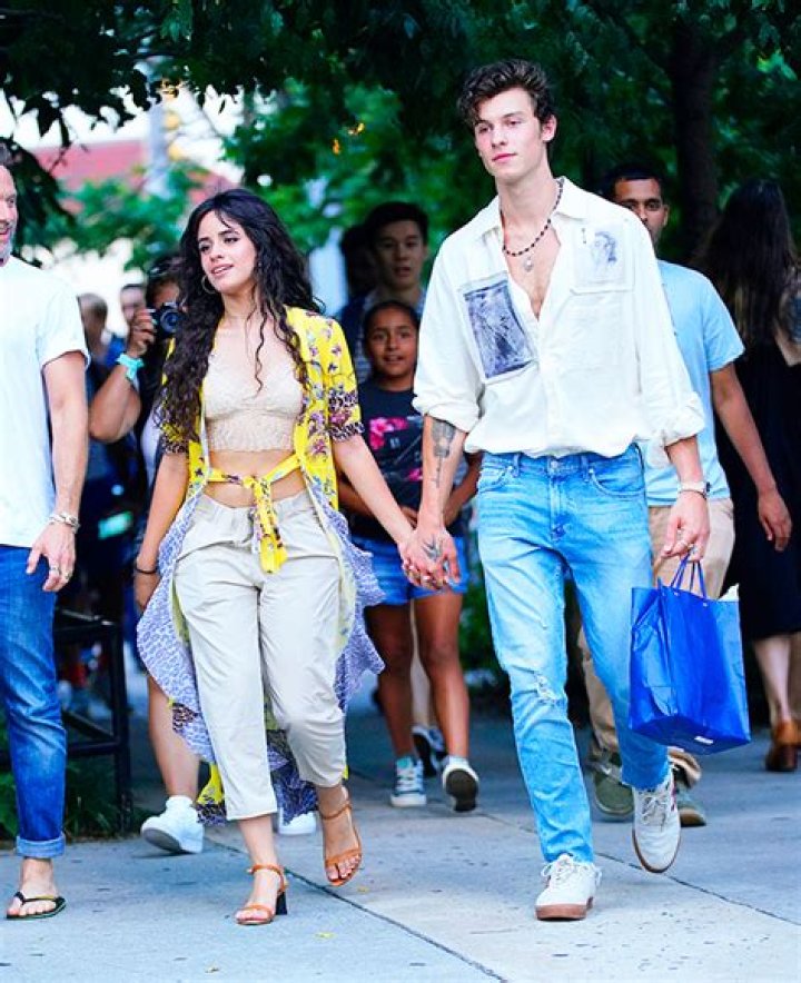 Shawn Mendes & Camila Cabello Hold Hands After Coachella Kiss – Hollywood Life