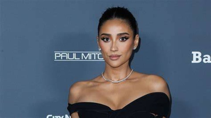 Shay Mitchell Shows Off Pixie Cut Hair Makeover While Posing Topless – Hollywood Life