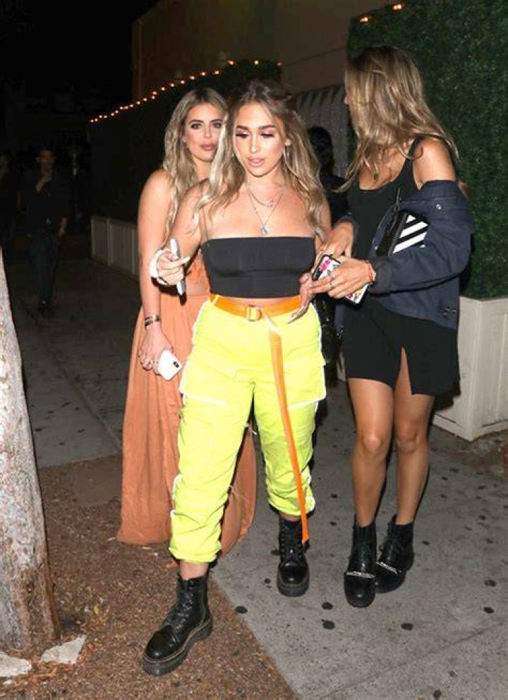 She ‘Adores’ Hunky Model Aaron Scott – Hollywood Life