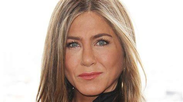 She Shows Natural Skin For ‘InStyle’ – Hollywood Life