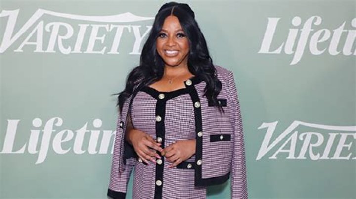 Sherri Shepherd’s Wig Falls Off On Her Talk Show: Video – Hollywood Life