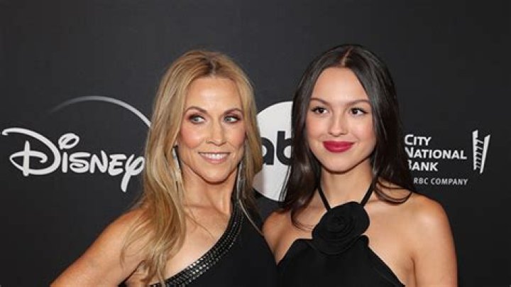 Sheryl Crow Reveals Advice She Gave Olivia Rodrigo in New Interview – Hollywood Life