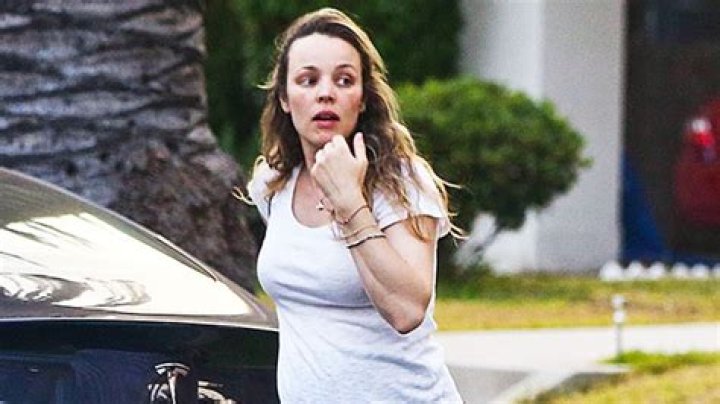 Shows Off Alleged Pregnancy While Visiting Pals – Hollywood Life