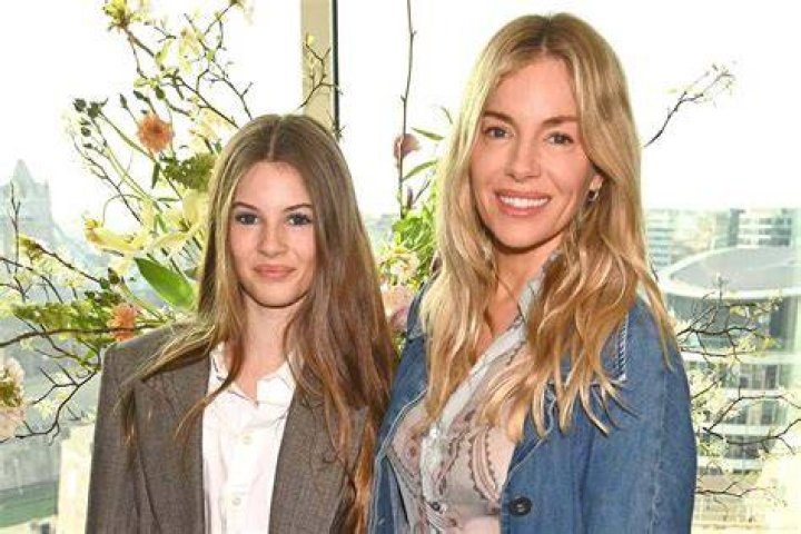 Sienna Miller & Daughter Marlowe Go On Outing In NYC — Pics – Hollywood Life