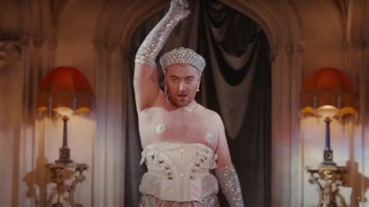 Singer Wears Pasties Over Boobs – Hollywood Life