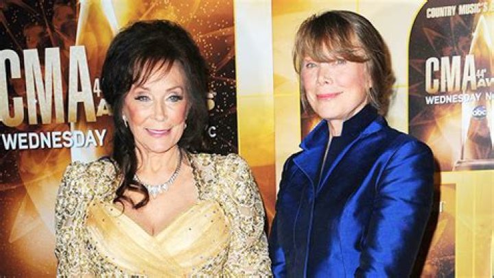 Sissy Spacek Reacts To Loretta Lynn’s Death: Statement – Hollywood Life