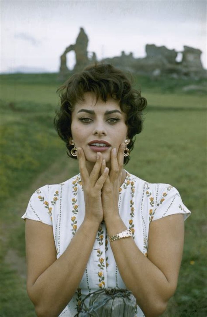 Sofia Loren: Photos – Hollywood Life