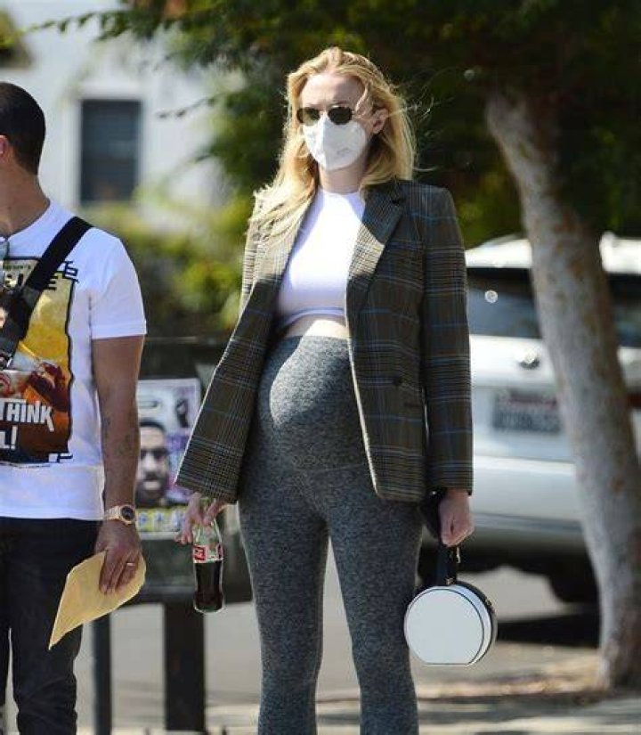 Sophie Turner Shows Off Growing Baby Bump In Skintight Black Leggings While Out With Husband Joe — See Pics