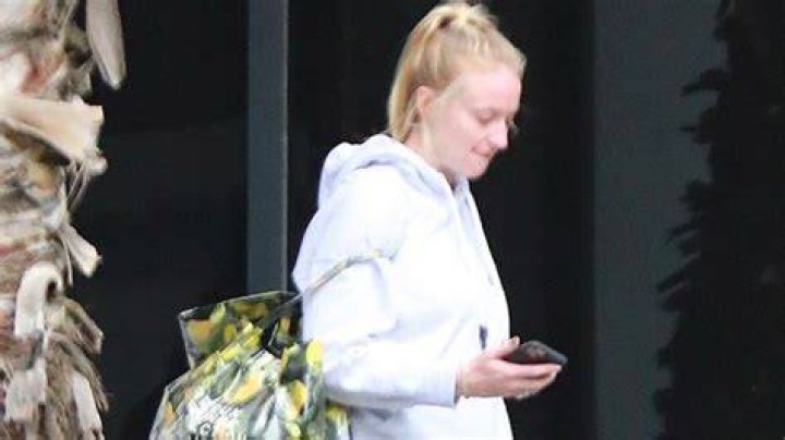 Sophie Turner Sports Baggy Sweatshirt & No Makeup After Suspected ‘Babymoon With Joe Jonas  