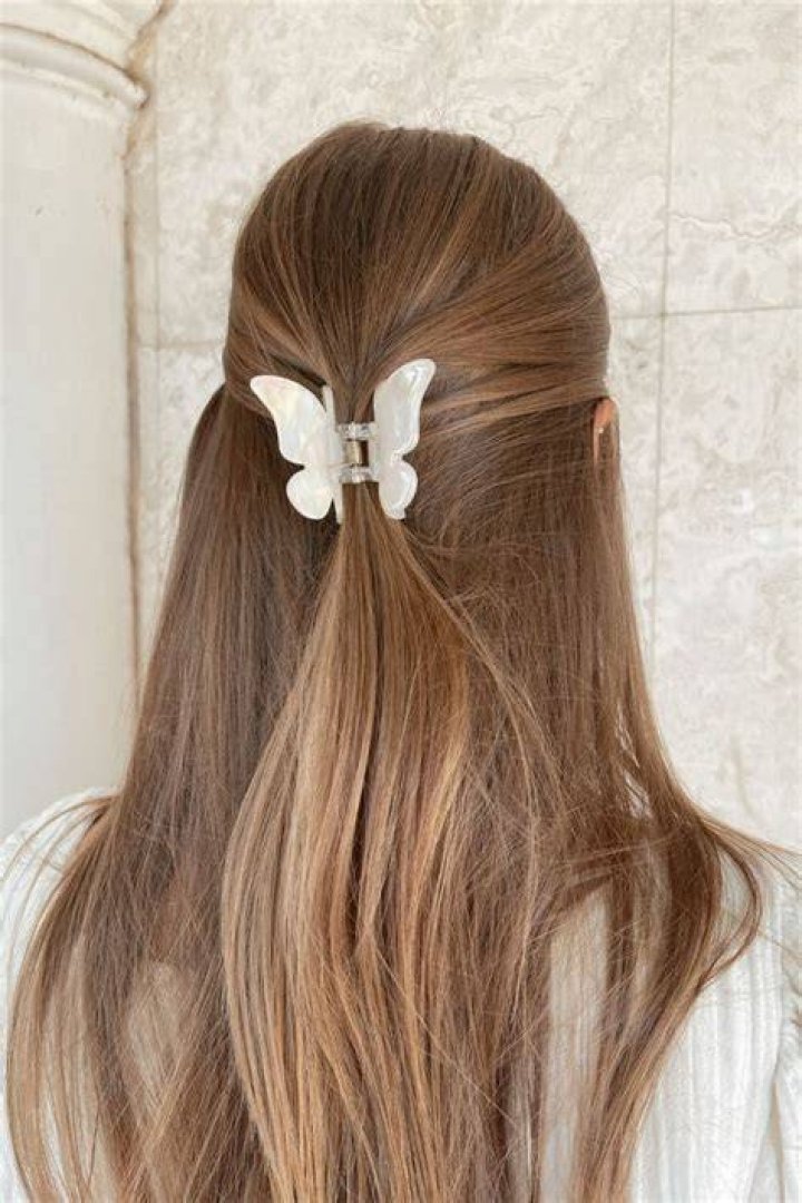 Spice Up Your Look With The Most Adorable & Best Hair Accessories