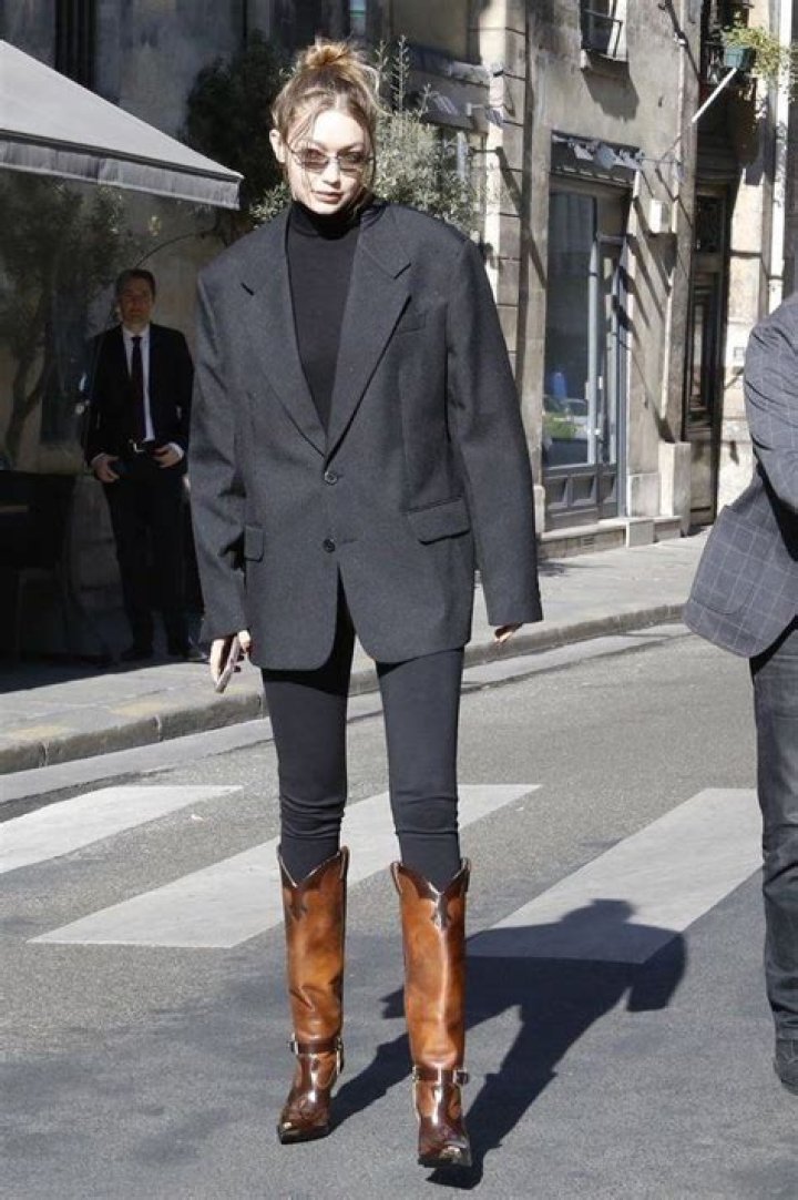 Stars In Blazers: Photos Of Kaia Gerber & More Stars