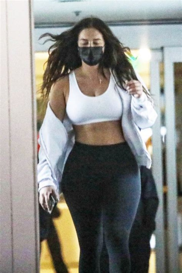 Stars In Sports Bras In Public– See Pics – Hollywood Life