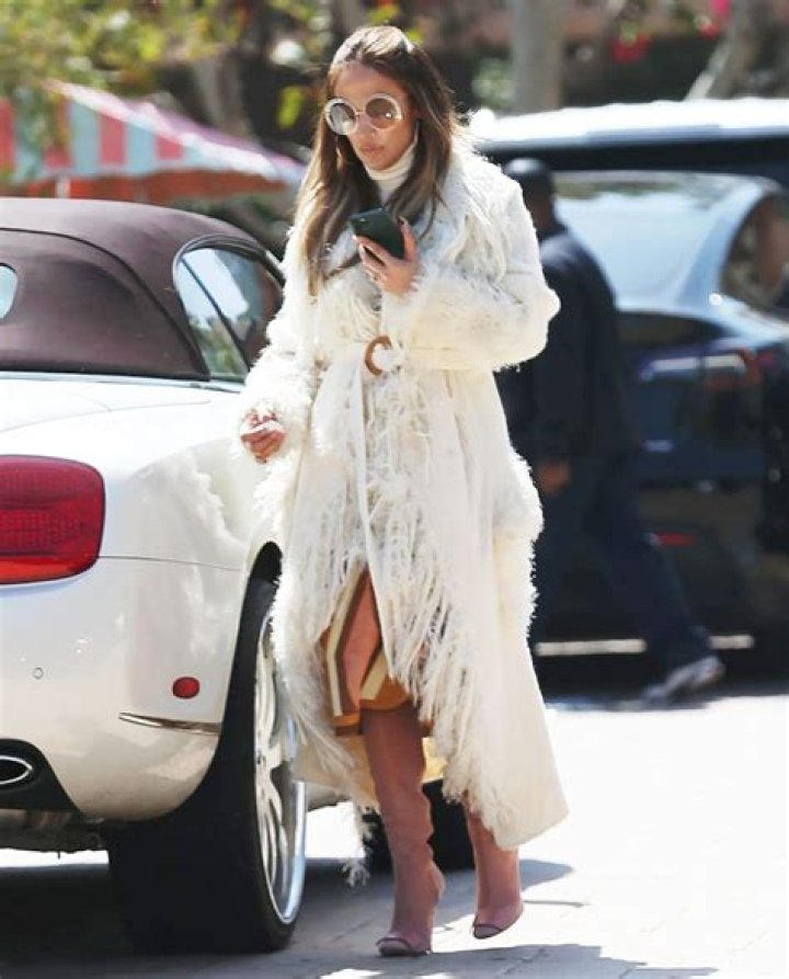 Stars Wearing Spring Coats: Photos Of J. Lo, Kate Middleton & More