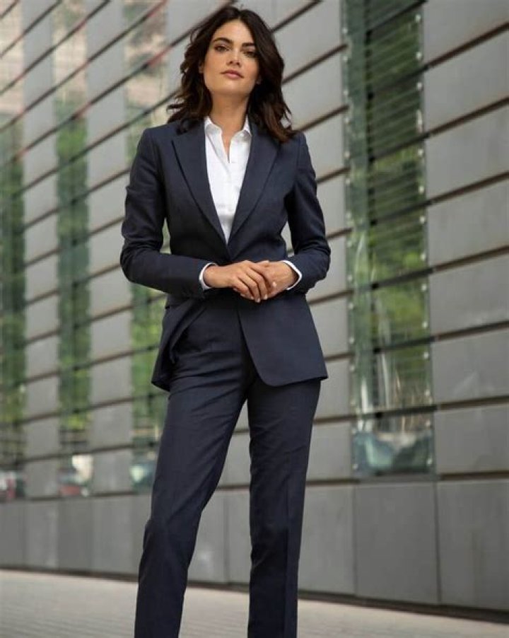 Stars Wearing Suits With No Shirts Or Bras — Sandra Oh & More