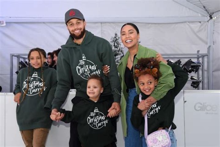 Steph & Ayesha Curry Show Couples’ & Family Workout In New Photos – Hollywood Life