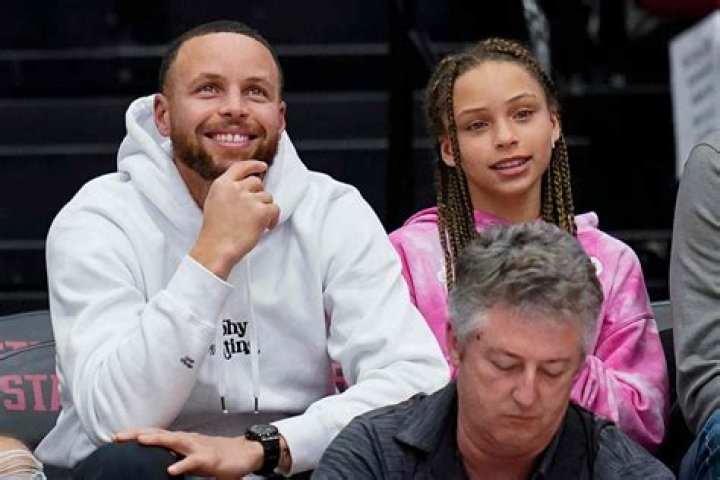 Steph Curry Graduates College 13 Years After Dropping Out For NBA & Ayesha Is So ‘Proud’