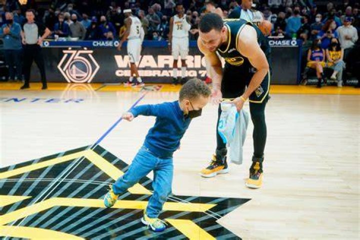 Steph Curry’s Toddler Son Canon, 3, Can Dribble 2 Balls At The Same Time, Just Like His Dad