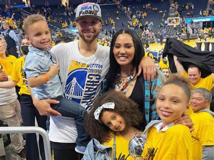 Stephen Curry Shares Birthday Picture With Ayesha & Kids — See Photo – Hollywood Life